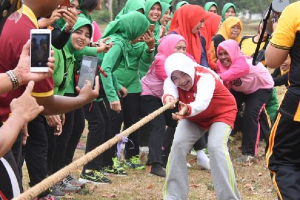 Gokil Ini 5 Ide Lomba Unik 17 Agustus Untuk Kaum Ibu Ibu Dijamin Seru