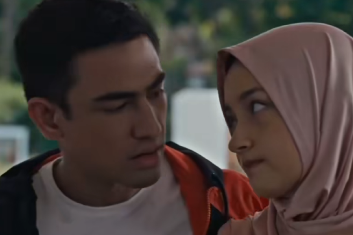 LINK STREAMING Azzamine 2024 Dibintangi Arbani Yasiz dan Megan Domani Bukan di LK21 Tapi di Bioskop: Usaha Keras Azzam untuk Menaklukkan Hati Haura Jasmine