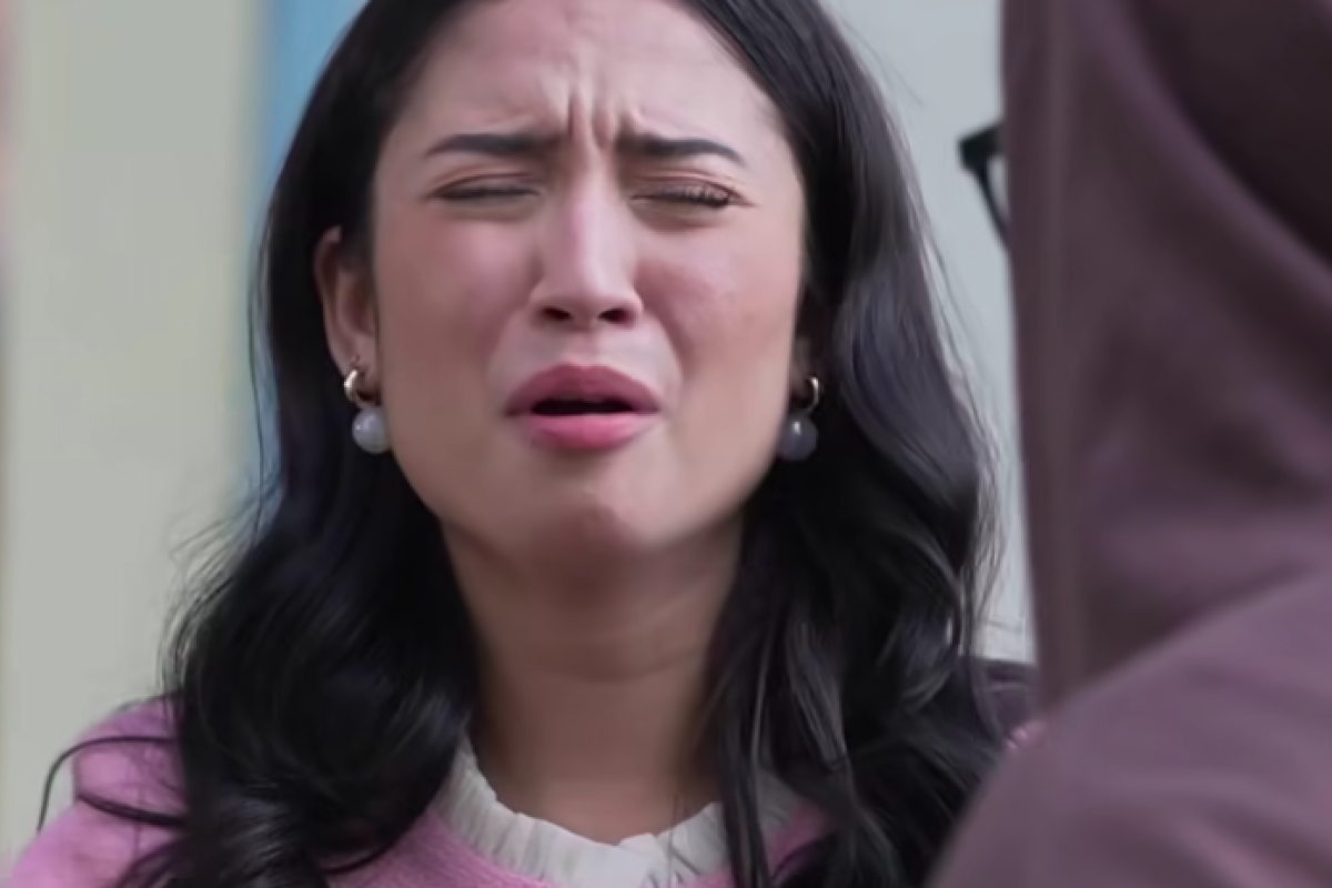 Di Antara Dua Cinta Episode 317 Hari ini 23 Juli 2024 di SCTV: Dania Ketakutan Melihat Romy Masih Hidup di Rumah Sakit