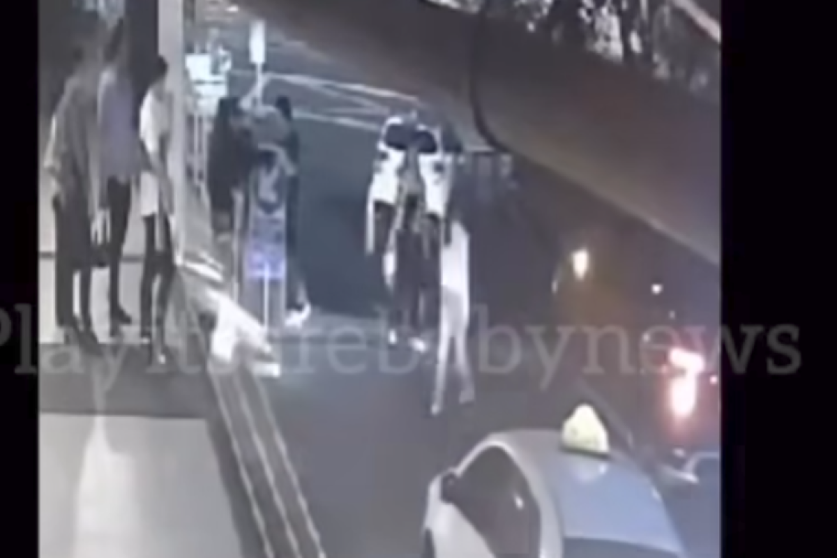 Video CCTV Detik-Detik Penganiayaan yang Dilakukan Chandrika Chika pada Yuliana Byun di Kawasan SCBD No Sensor