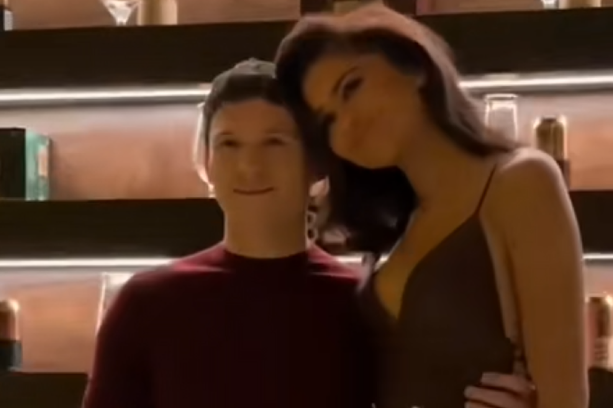 Pakai Cincin Berlian di Acara Golden Globes, Zendaya dan Tom Holland Dirumorkan Bertunangan