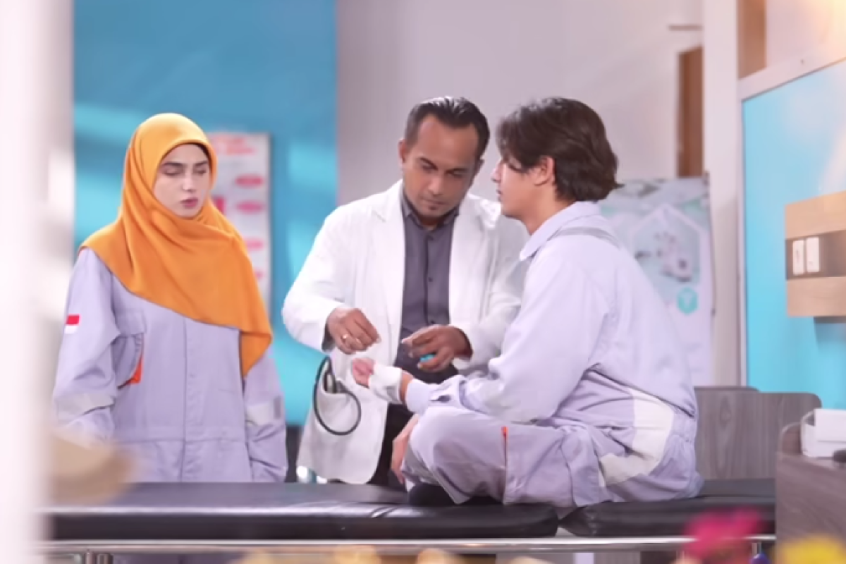 Saleha Episode 118 Hari ini 22 Agustus 2024 di SCTV: Dita Tega Mencelakai Darmawan dan Mendorong Kursi Rodanya ke Jalan Raya