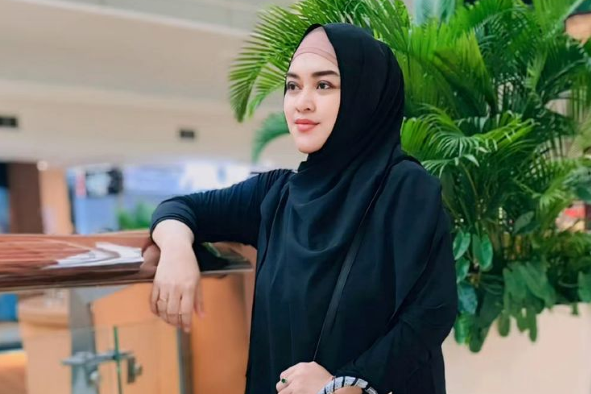 Siapa Zeda Salim? Mantan Presenter yang Viral Usai Jenguk Ammar Zoni di Penjara, Benarkah Pacar Baru?