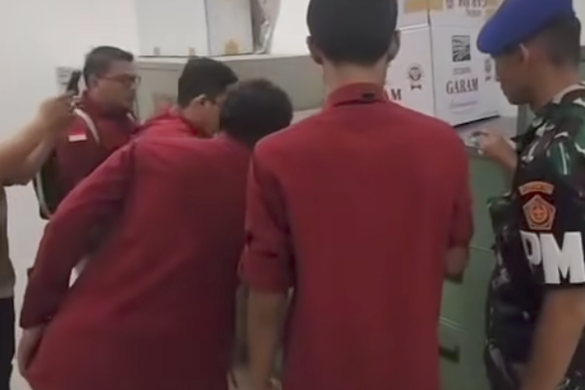 VIRAL! Unggahan Video Ahmad Sahroni Diduga Penggerebekan Ruang di Stafsus Budi Arie Ditemukan Tumpukan Uang di Dalam Laci: Kejagung Beri Bantahan!