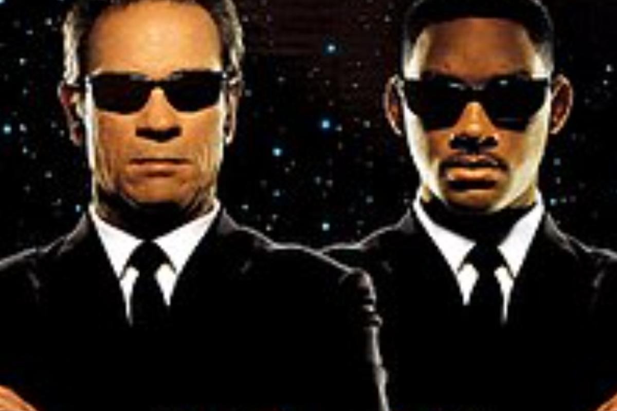 Sinopsis Bioskop Trans TV Men in Black Hari Ini 23 Oktober 2024 Dibintangi Tommy Lee Jones dan Will Smith: Agan Rahasia yang Bertugas Memburu Alien Ganas