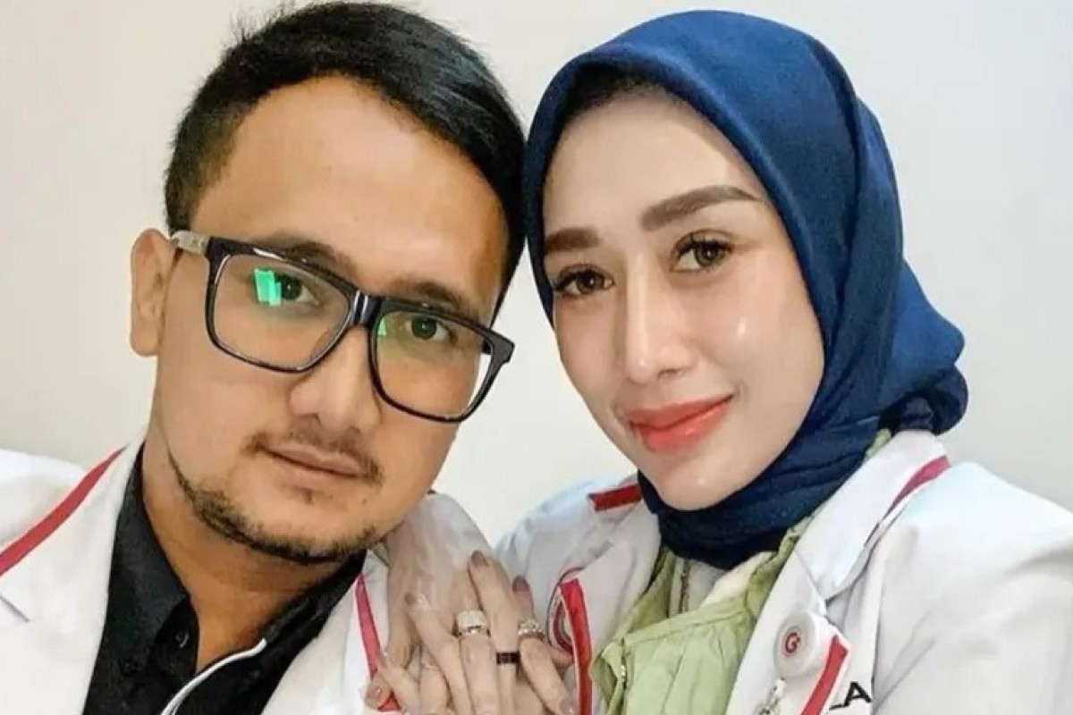 Siapa Attaubah Mufid? Simak Profil Suami Dokter Reza Gladys Kakak Ipar Siti Badriah yang Dapat Pesan Foto Bugil dari Staf Karyawan Diungkap Oleh Istri: Agama, Umur, Kronologi