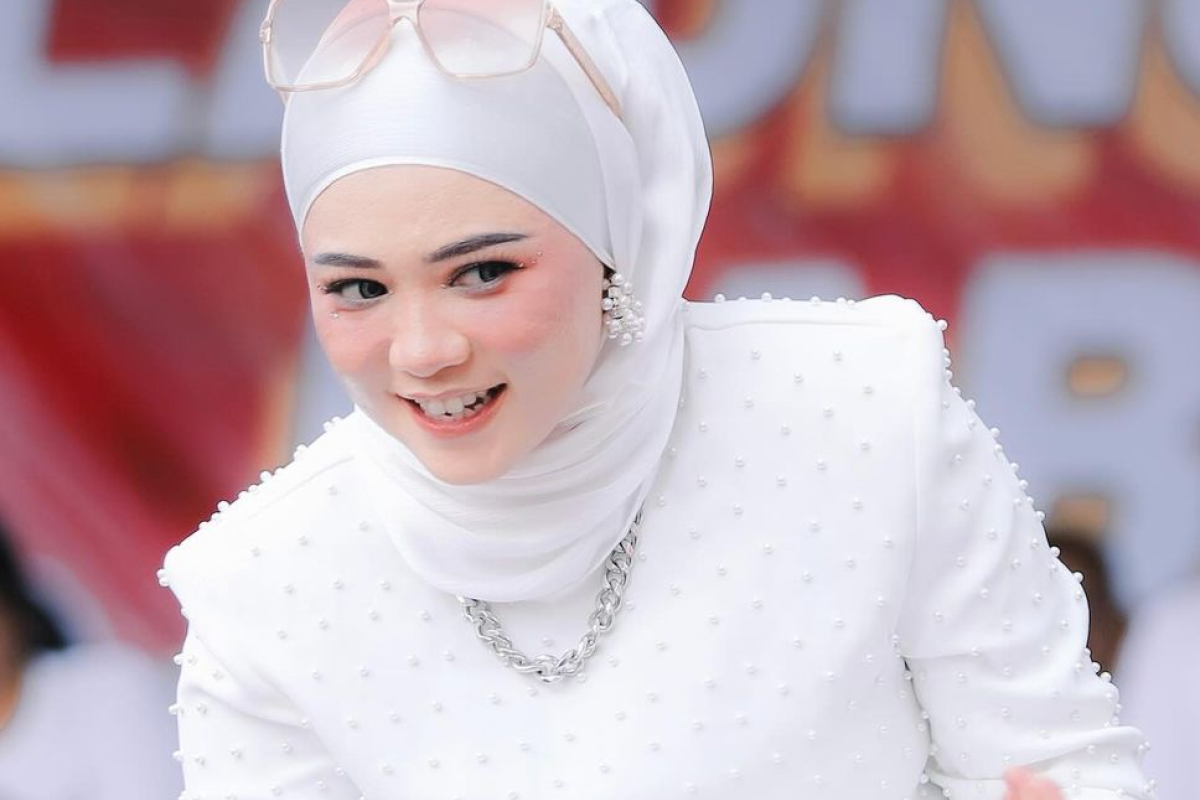 Siapa Irsal Fauzana Minang? Penyanyi yang Viral di TikTok Usai Kepergok Foto Tanpa Filter