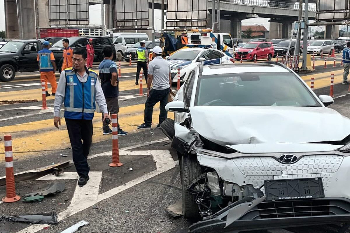 Viral Rekaman Tubrukan, Apa Penyebab Kecelakaan Beruntun di Gerbang Tol Halim yang Tabrak 7 Kendaran Sekaligus, Ada Korban Jiwa? Cek Kronologi 