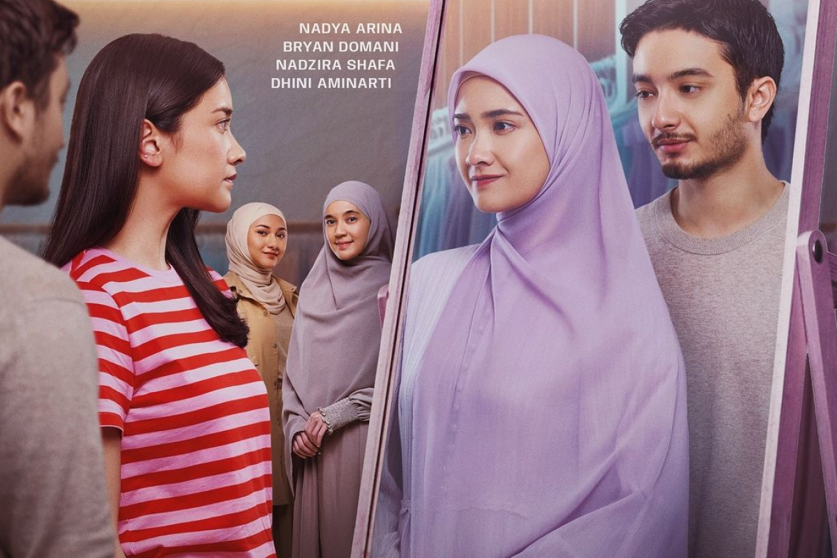 Nonton Download Film Pantaskah Aku Berhijab 2024 di Bioskop Bukan LK21  Dibintangi Nadya Arina dan Bryan Domani: Kisah Perjalanan Sofi Menuju Taubat