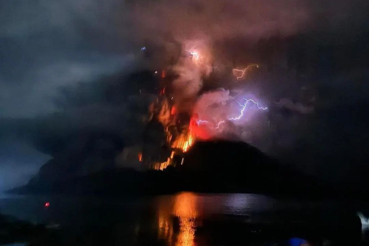 Letak dan Lokasi Gunung Ruang Ada di Mana? Berpotensi Tsunami hingga Siaga AWAS IV, Alami Kegempaan Sampai 944 Kali Sehari