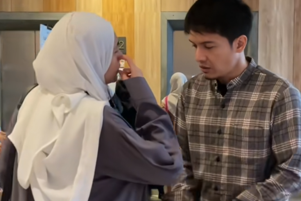 Siapa Istri Dimas Seto? Intip Biodata Dini Aminarti Pemain Sinetron yang Kini Hijrah dan Viral Usai Sang Suami Diduga Berselingkuh dengan Paula Verhoeven 