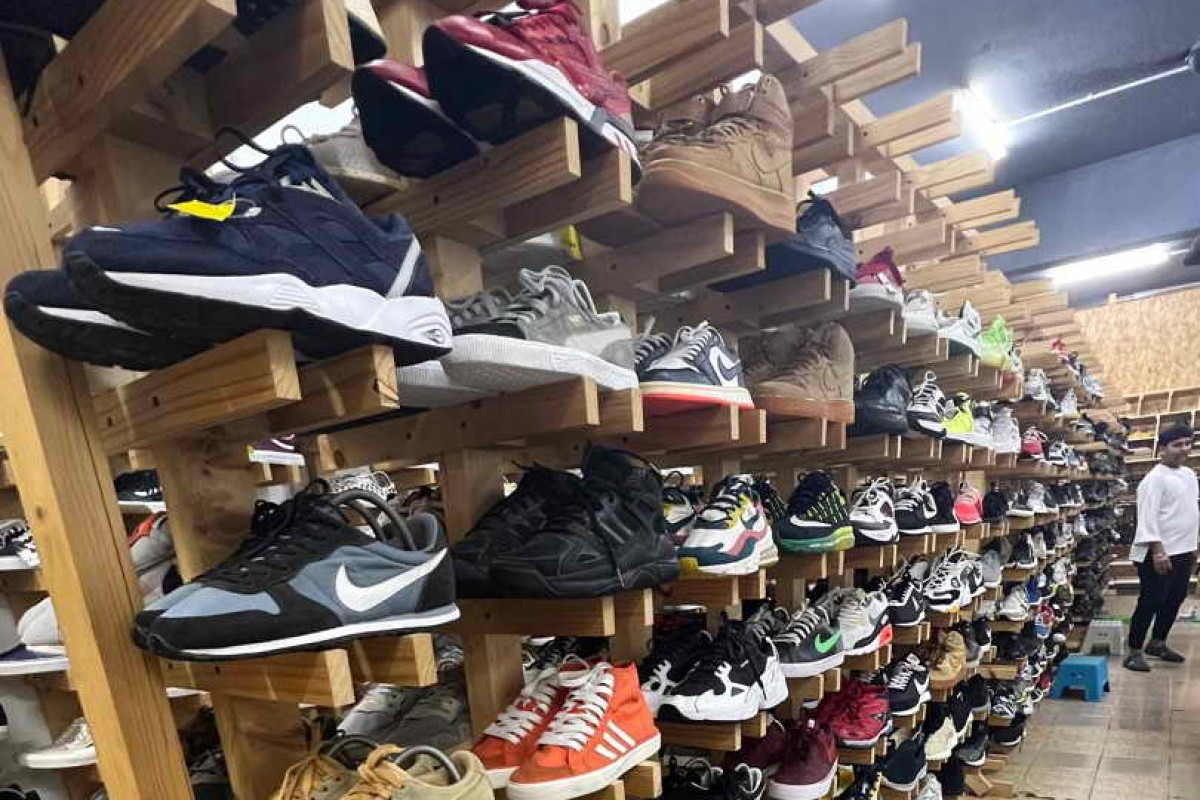 Bukan di Pasar Loak Jatinegara! Ternyata Ini Bazar Besar Diskon Menggiurkan Sepatu Branded Baru Nike, Adidas, Onitsuka, NB