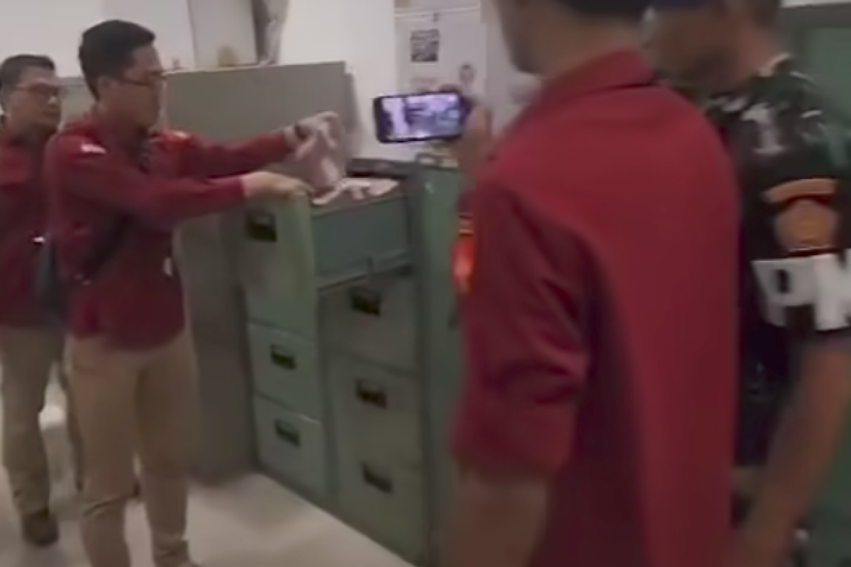 5 Fakta Video Tumpukan Uang di Ruang Staf Khsusu Kominfo, Kejagung Beri Bantahan Heledah Kantor Menkominfo Budi Arie