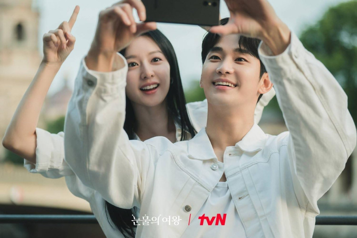 Nonton dan Download Queen of Tears Episode 5 dan 6 Sub Indo di Netflix, TVN dan KST: Hyun Woo Tau Hae In Menderita Kanker Otak Ganas?