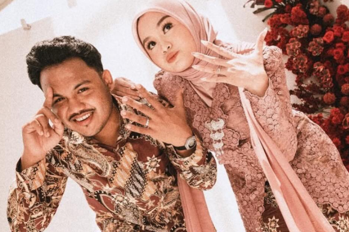 SELAMAT! Salma Salsabil dan Dimansyah Laitupa Resmi Bertunangan pada 3 Januari 2025