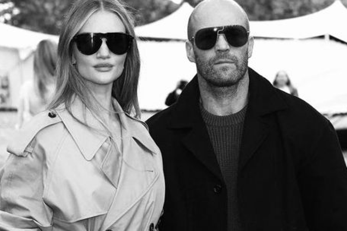 Siapa Istri Jason Statham? Intip Profil Rosie Huntington-Whiteley Yang Kepergok Berkerudung dan Temani Sang Suami Kunjungi Masjid, Akankah Mualaf?