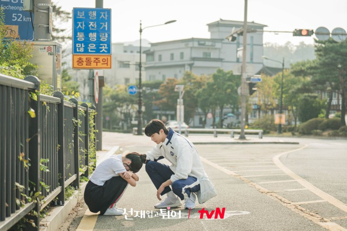 Sinopsis Lovely Runner Full Episode 1 2 3 4 5 6 7 8 9 10 11 12 13 14 15 16 Sub Indo Awal Hingga Akhir Dibintangi Byeon Woo Seok di TVN Bukan LK21