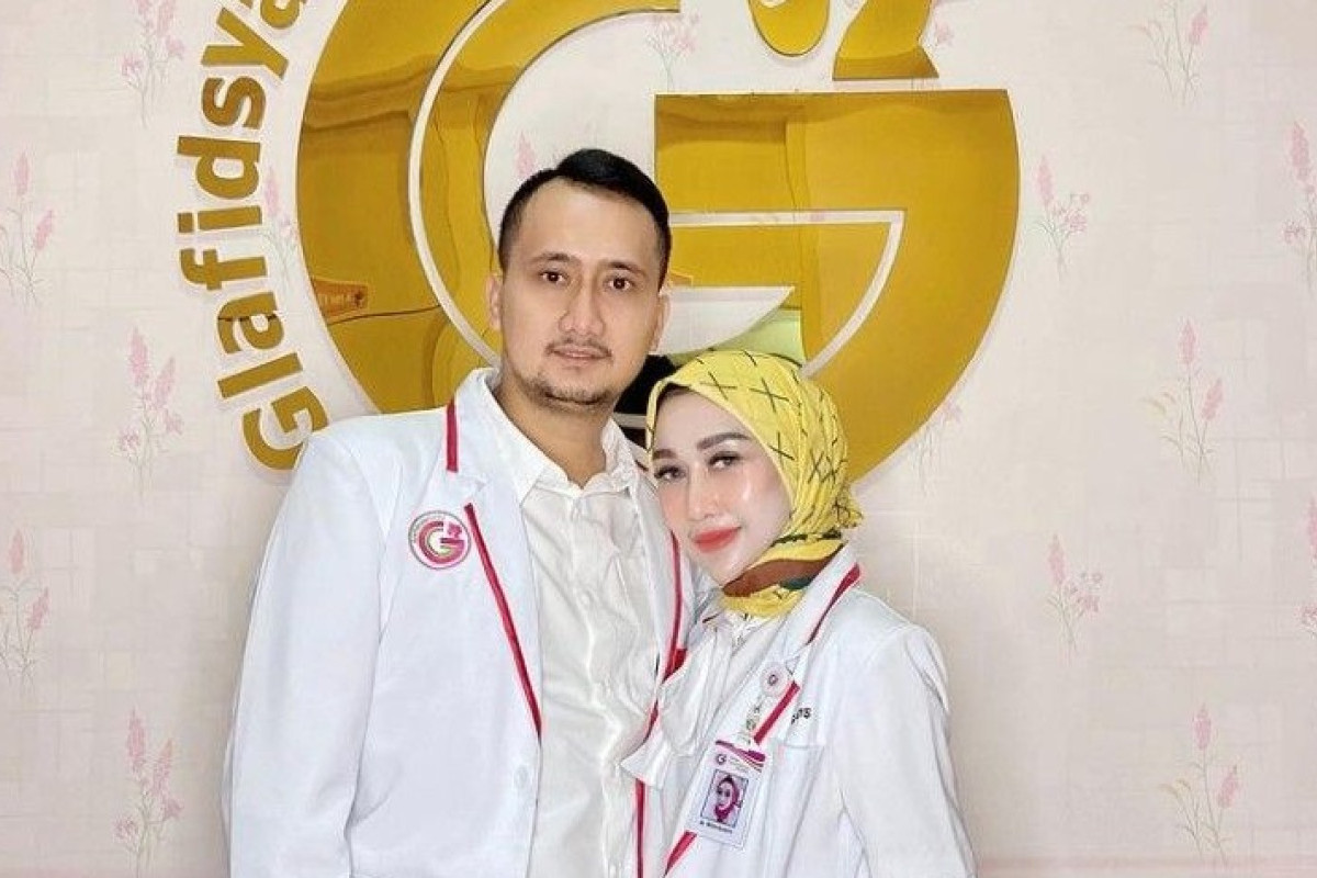 Profil Biodata Attaubah Mufid Suami Dokter Reza Gladys yang Dapat Pesan Tak Senonoh dari Karyawan Perempuan, Ternyata Bukan Orang Sembarangan dan Punya Banyak Gelar?