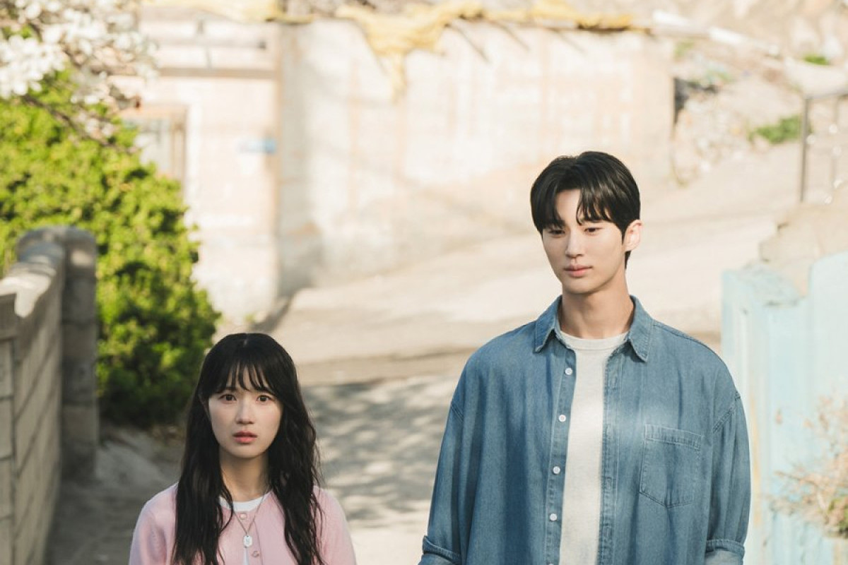 Link Nonton Lovely Runner Episode 13 Sub Indo Bukan di Loklok Tapi TVING, Byeon Woo Seok dan Kim Hye Yoon Sudah Sampai Tahap PDKT, Kapan Pacaran?