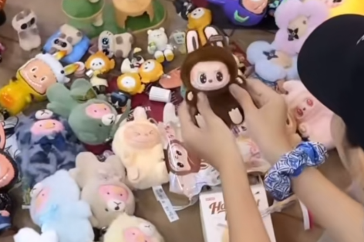 Berapa Harga Boneka Labubu? Berikut Daftar Harga Lengkap Boneka Labubu yang Viral Usai Dipakai Lisa BLACKPINK, Ada Yang Tembus 1 Juta Loh