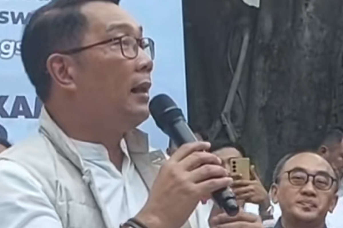 MIRIS! Ridwan Kamil Disoraki Jemaah 'Turun' Usai Hadir di Haul Mbah Priok