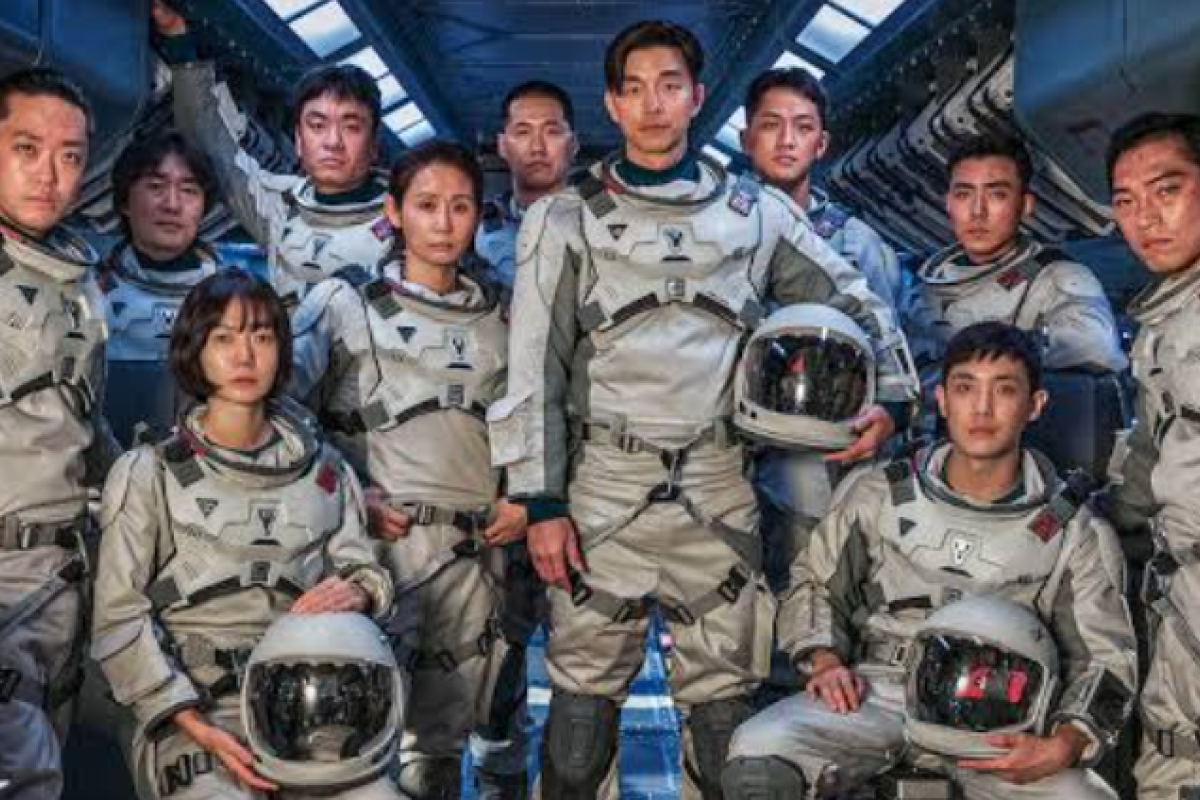 10 Film dan Drakor yang Bertema Romantis dan Space Travel Dijamin Bikin Baper