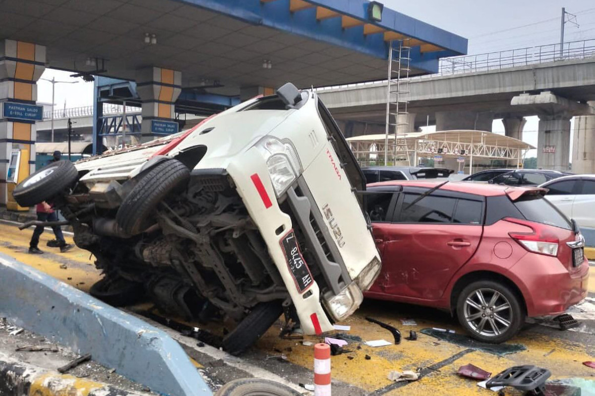 Apakah Ada Korban Jiwa Kecelakaan Gerbang Tol Halim yang Sebabkan 7 Kendaraan Rusak Berat, Begini Kronologi dan Identitas Pelaku?