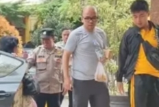 Tampang Abraham Michael Pembunuh Satpam di Bogor yang Santai Bawa Gorengan saat Digelandang ke Kantor Polisi, Kini Minta Belas Kasihan dari Publik!